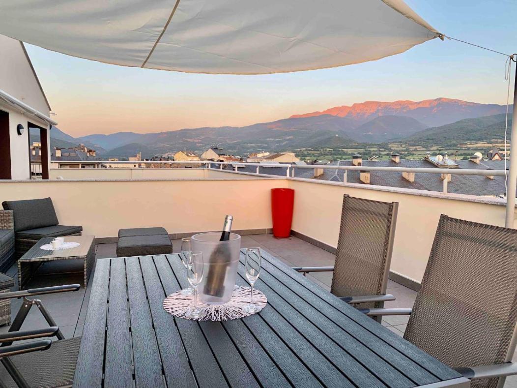 Atic Panoramic A La Seu D'Urgell Apartment Екстериор снимка
